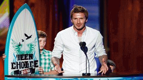 Becks phát biểu sau khi nhận giải tại Teen Choice Awards. Ảnh: OK