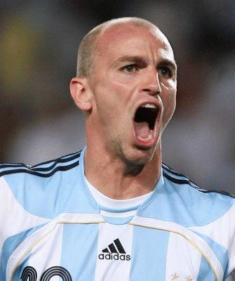 Cambiasso cũng bị loại khỏi danh sách của Maradona