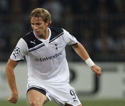 Pavlyuchenko thắp lại hy vọng cho Spurs. Ảnh: Getty