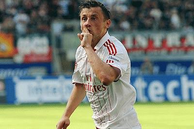 Bayern lo ngại về tình trạng chấn thương của Olic