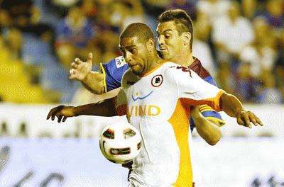 Adriano vẫn chứng nào tật lấy