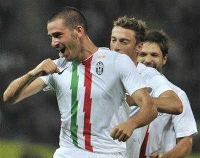 Juventus vượt lên dẫn trước ngay từ phút 15