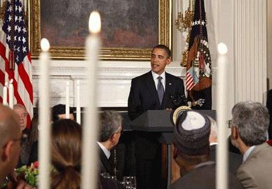 Tổng thống Obama phát biểu tại phòng ăn ở Nhà Trắng hôm 13/8 (Ảnh: Reuters)