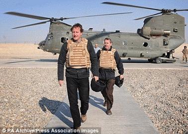 Thủ tướng Anh David Cameron thăm quân đội ở Afghanistan (Ảnh AP)