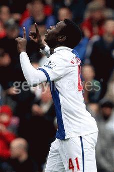 Mame Biram Diouf ăn mừng sau pha lập công giúp Blackburn san bằng tỷ số. (ảnh GettyImages)