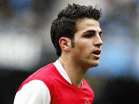 Arsenal quyết định giữ Cesc Fabregas ở lại Emirates mùa này.