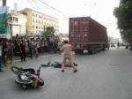 Nam thanh niên chết thảm vì xe container