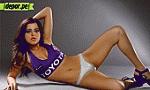 Nữ CĐV sexy yêu màu áo tím Fiorentina