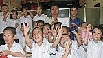 Bé 8 tuổi cô độc nay rạng rỡ tại Nhà Thỏ Đế