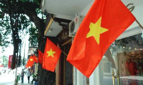 Người dạy chúng tôi biết treo cờ ngày Quốc khánh