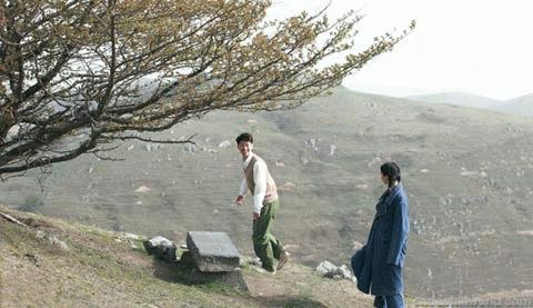 Bộ phim mới nhất của đạo diễn Trương Nghệ Mưu Dưới bóng cây táo gai mở màn cho LHP Pusan năm nay.