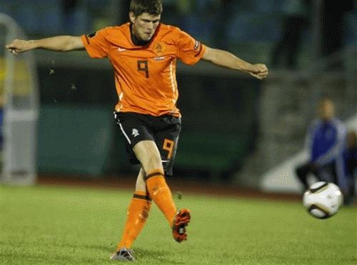 Huntelaar ghi bàn từ chấm 11m