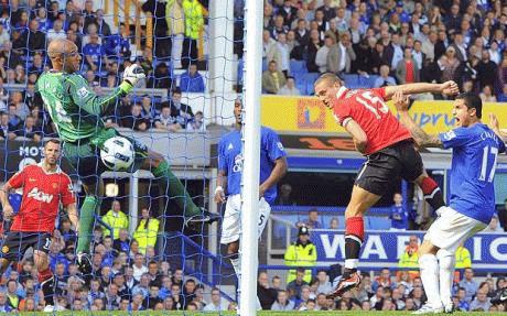 Vidic nâng tỷ số lên 2-1