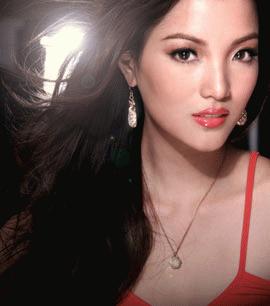 Huỳnh Bích Phương từng đoạt giải thí sinh được khán giả bình chọn và giải gương mặt khả ái tại vòng chung kết cuộc thi Hoa hậu Việt Nam
