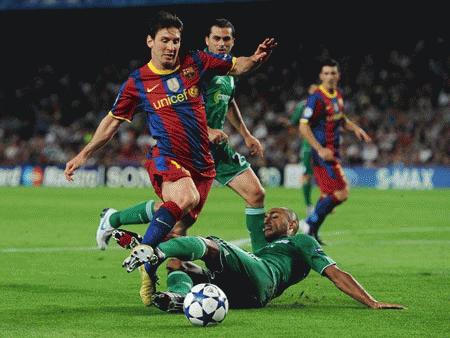 Messi lập cú đúp vào lưới Panathinaikos