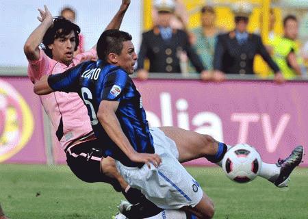 Palermo khiến Inter gặp nhiều khó khăn tại Renzo Barbera.