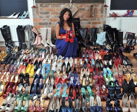 Suzanne Hook  với bộ sưu tập giày dép khổng lồ của mình