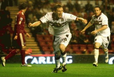Carling Cup tươi mới và thú vị hơn nhờ có họ!