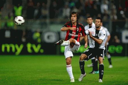 Pirlo tỏa sáng mang ngôi đầu về cho Milan