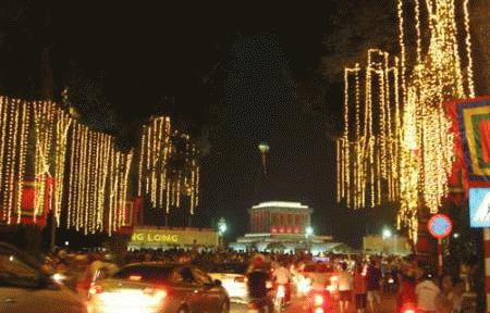 Tưng bừng không khí mừng Đại lễ 1000 năm Thăng Long Hà Nội. (Ảnh: VietNamNet)