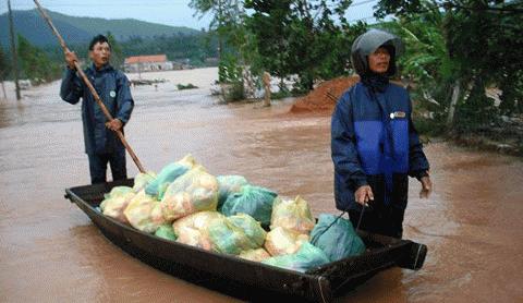 “Một bữa khi đói bằng một gói khi no” (Ảnh: Quang Cường, Trí Thức – VietNamNet; DTrí)