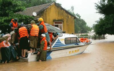 Tỉnh Quảng Bình đã huy động toàn bộ lực lượng tham gia ứng cứu (Anh: CAND)