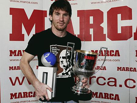 Với 34 bàn thắng, Messi nhận hai danh hiệu "Trofeo Di Stefano" - Cầu thủ xuất sắc nhất Liga và Pichichi".