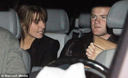 Rooney cùng vợ đi ăn tối ở Prague