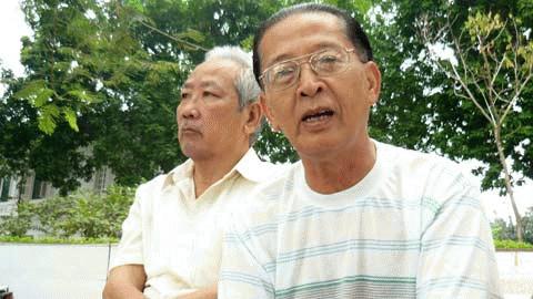 Ông Cường (đeo kính) và những người bạn đồng niên có thói quen ra bờ hồ tập thể dục buổi sáng. Ông cảm nhận được không khí vui vẻ như những người dân khác nhưng cũng mong Đại lễ qua đi để sinh hoạt không còn bị xáo trộn.