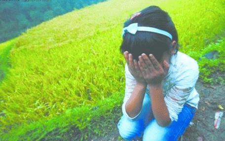 Lan vừa kể lại chuyện, vừa ôm mặt khóc