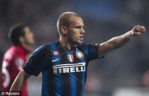 Lẽ ra Inter Milan cần gấp rút kí hợp đồng mới để Sneijder yên tâm thi đấu mới phải