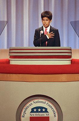 Khi còn nhỏ: George Prescott Bush xuất hiện lần đầu tiên tại phiên khai mạc hội nghị Quốc gia đảng Cộng hòa vào năm 1988 khi mới 12 tuổi. Tại đây, anh đã đọc lời tuyên thệ nguyện trung thành với nước Mỹ.