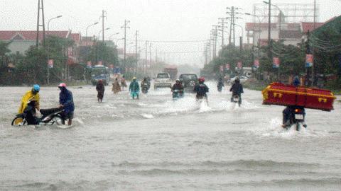Cảnh ngập lụt trên QL 1A tại Tp. Hà Tĩnh....
