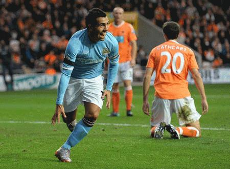 Tevez góp công lớn trong chiến thắng của Man City trước Blackpool