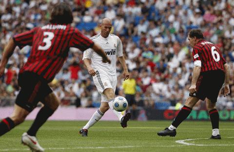 Maldini cho rằng, Real hiện tại thiếu một thủ lĩnh như Zidane. Ảnh: Getty Images