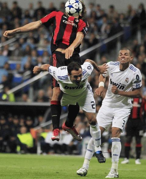 Carvalho và Pepe tạo nên bức tường phòng ngự cho Real. Ảnh: Getty Images
