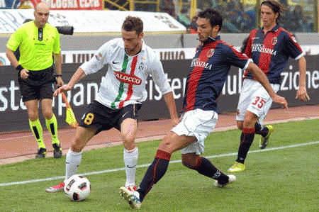 Sự kín kẽ trong phòng ngự giúp Bologna có điểm trước Juve