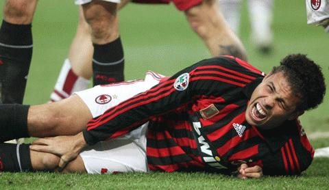 Chấn thương ngày 13/2/2008 đã dẫn đến bước ngoặt xấu trong cuộc đời Ronaldo. Ảnh: Getty Images