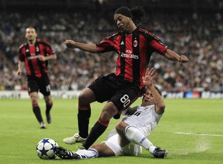 Ronaldinho sẽ tiếp tục vắng mặt. Ảnh: Getty.