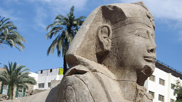 Phát hiện 12 tượng nhân sư 2300 năm