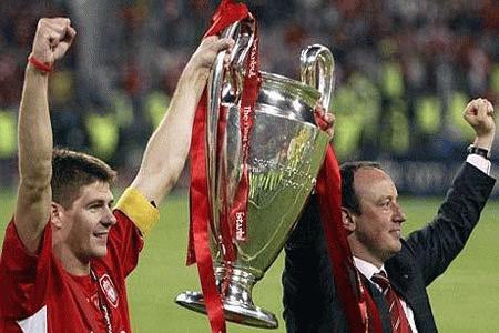 Không ai có thể sống chỉ bằng những vinh quang từ quá khứ, Benitez!